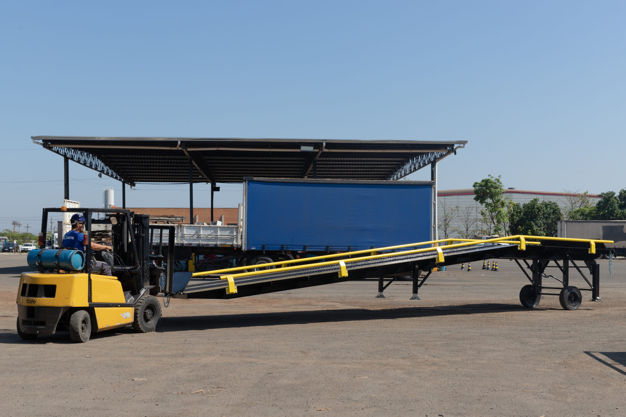 rampa móvel para carga e descarga